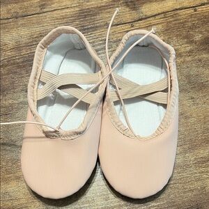 Kids Ballet Shoes in Pink NWOT